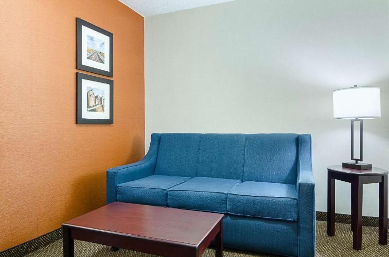 Executive Queen Suite with Sofa Bed - Non-Smoking image 1