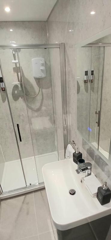 Double Room with Private Bathroom image 3