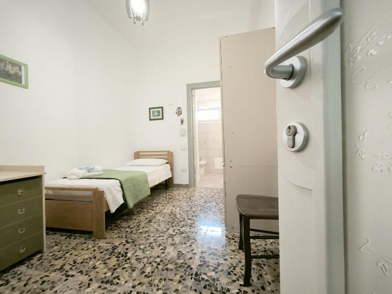 Single Room image 1