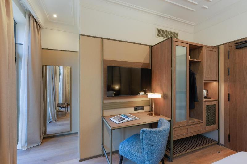 Superior Double Bed Room image 3