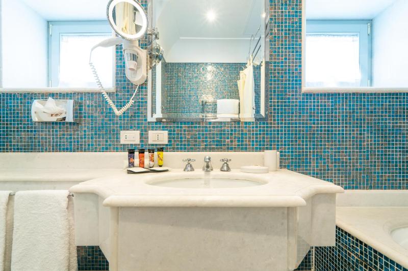 Superior Double or Twin Room image 4