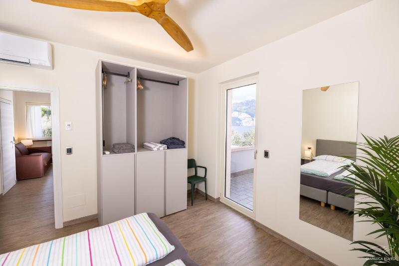 Deluxe Apartment with Terrace and Lake View image 3