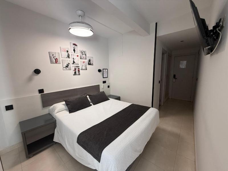 Double Room image 2