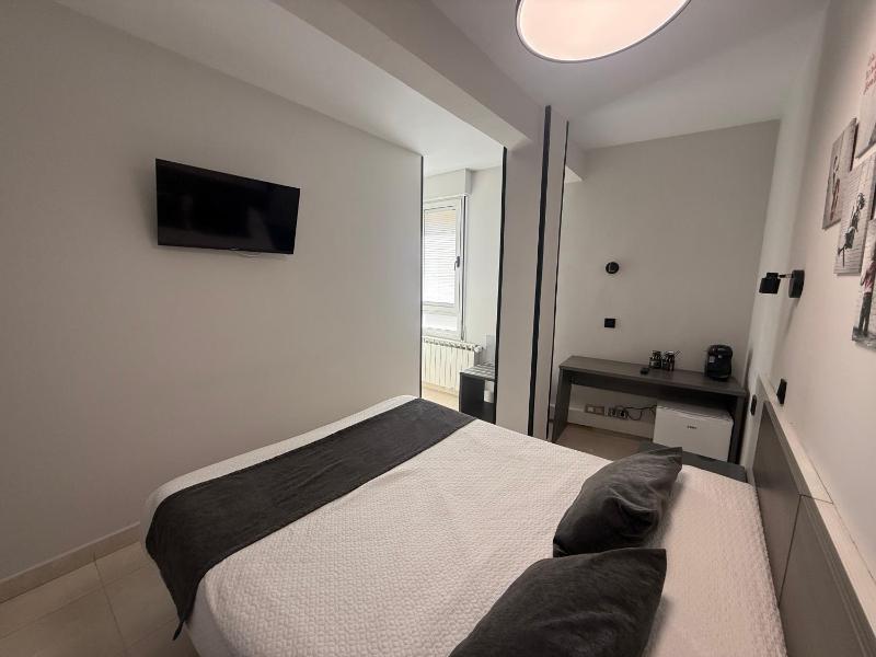 Double Room image 4