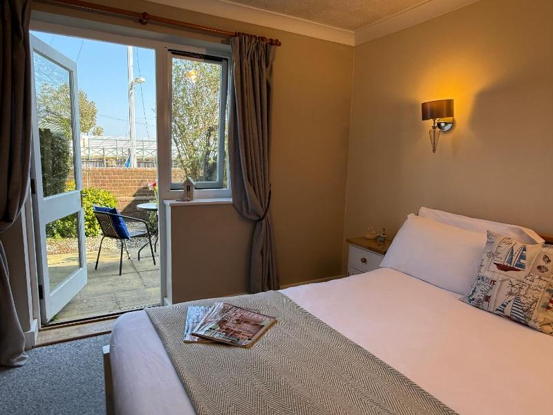 Double Room with Private Bathroom image 1