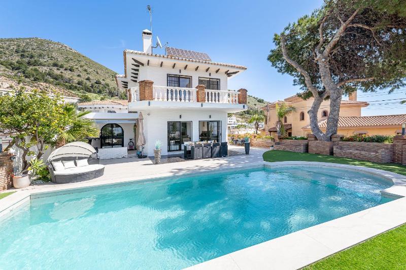 797 HOLIDAY RENTALS -Estilosa Villa en Benalmadena para 10 - image 24