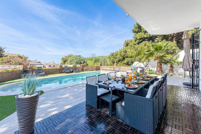 797 HOLIDAY RENTALS -Estilosa Villa en Benalmadena para 10 - image 10