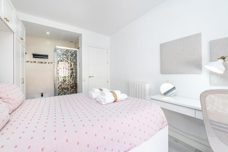 797 HOLIDAY RENTALS -Estilosa Villa en Benalmadena para 10 - image 28