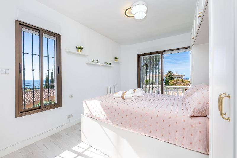 797 HOLIDAY RENTALS -Estilosa Villa en Benalmadena para 10 - image 27