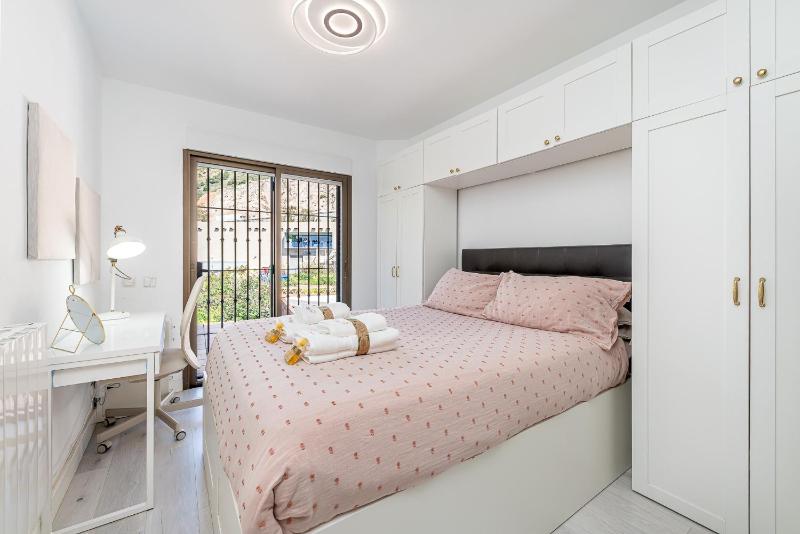 797 HOLIDAY RENTALS -Estilosa Villa en Benalmadena para 10 - image 15