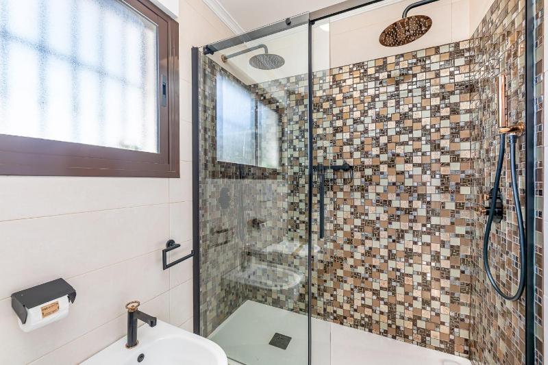 797 HOLIDAY RENTALS -Estilosa Villa en Benalmadena para 10 - image 12