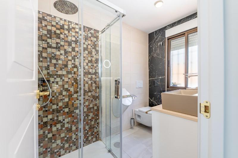 797 HOLIDAY RENTALS -Estilosa Villa en Benalmadena para 10 - image 2