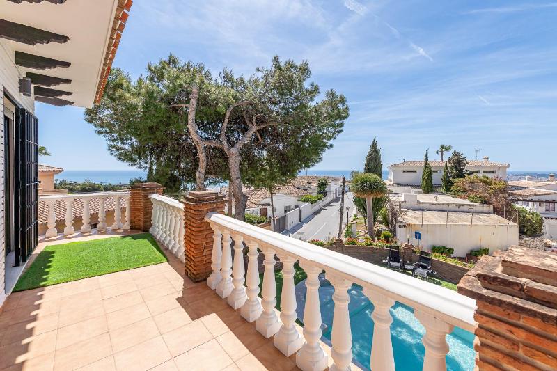 797 HOLIDAY RENTALS -Estilosa Villa en Benalmadena para 10 - image 21