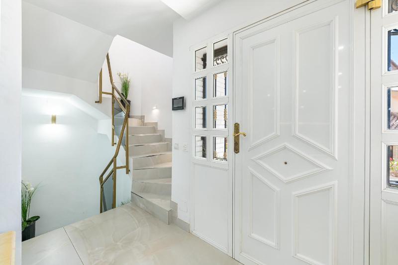 797 HOLIDAY RENTALS -Estilosa Villa en Benalmadena para 10 - image 41