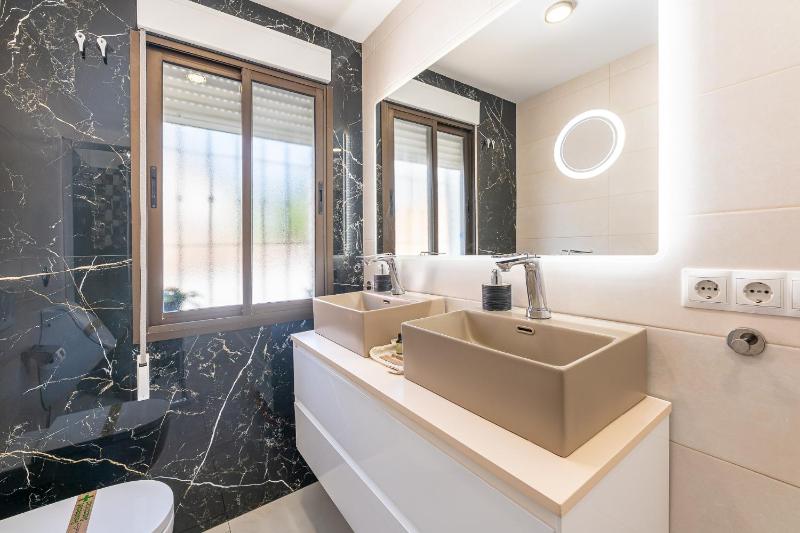 797 HOLIDAY RENTALS -Estilosa Villa en Benalmadena para 10 - image 38