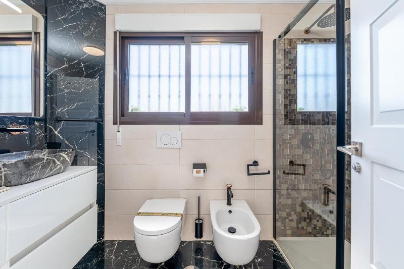 797 HOLIDAY RENTALS -Estilosa Villa en Benalmadena para 10 - image 17