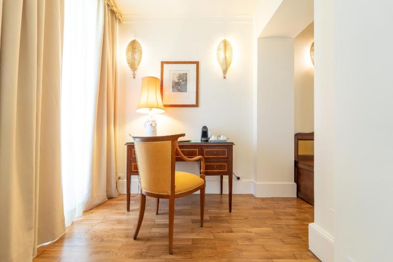 Junior Suite with Terrace image 2