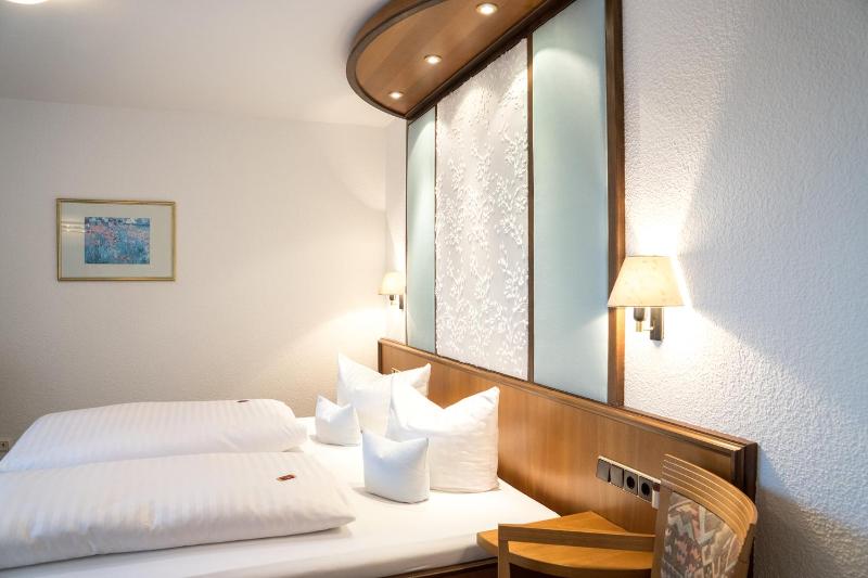 Double Room image 4