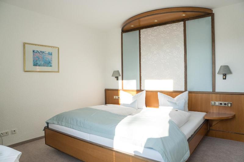 Double Room image 3