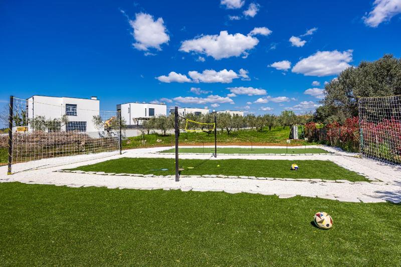 Villa Sunshine - Private Heated Pool & Sport Fields - image 18