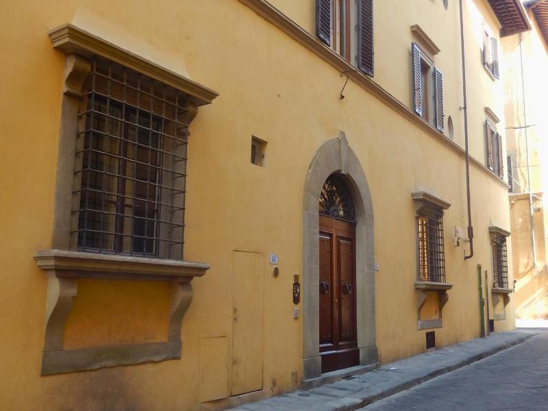 Charming & Authentic 1BR in Florence Historic Center Near the Duomo - image 4