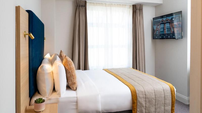 Small Double Room image 1