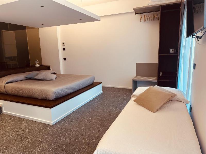 Elegance Rooms Cefalù - image 10