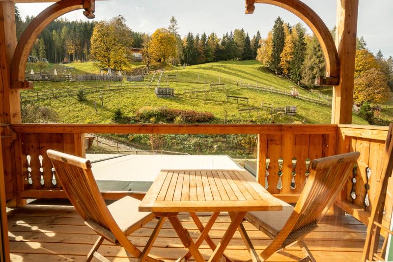 King Room with Garden View image 4