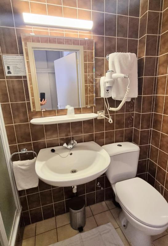 Small Single Room image 4