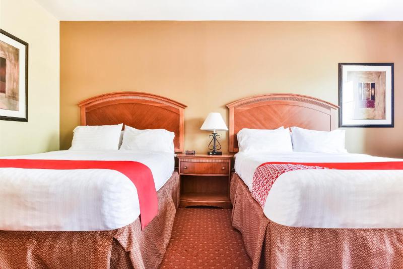 Queen Room with Two Queen Beds image 3