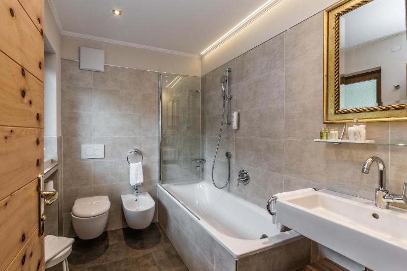 Double Room image 3