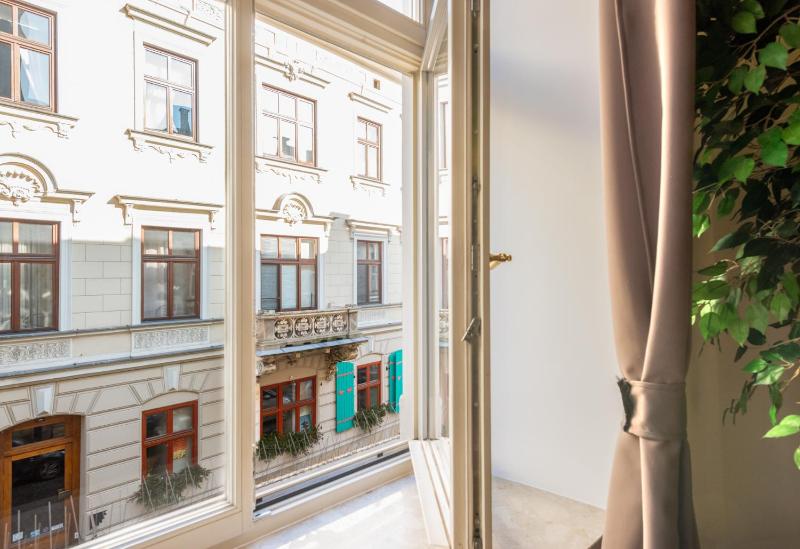 Apartment (3-4 Adults) with air condition and balcony image 3