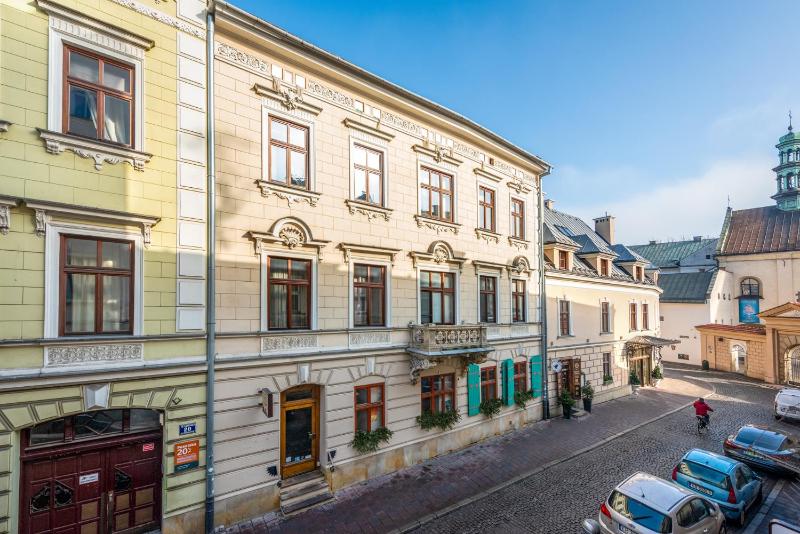 Two-Bedroom Apartment with air condition and balcony image 2