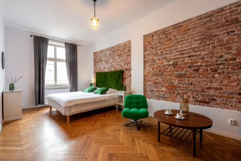 Two-Bedroom Apartment with air condition and balcony image 4