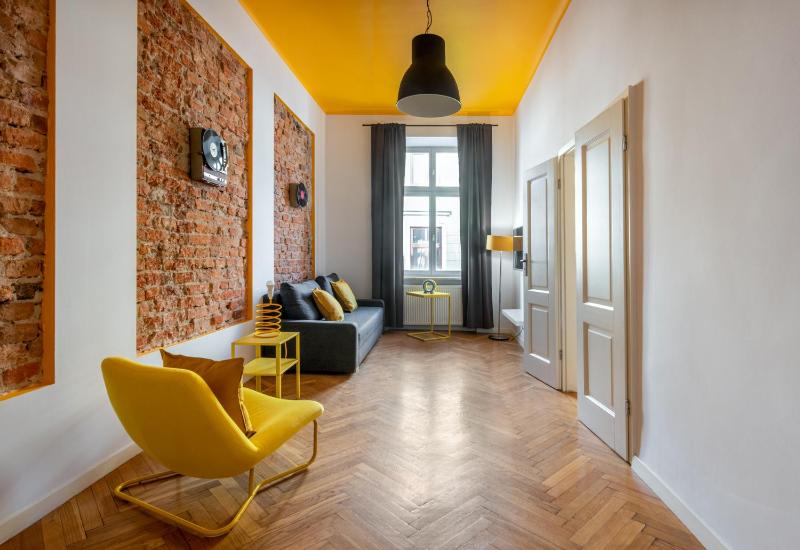 One-Bedroom Apartment with air condition and balcony image 1