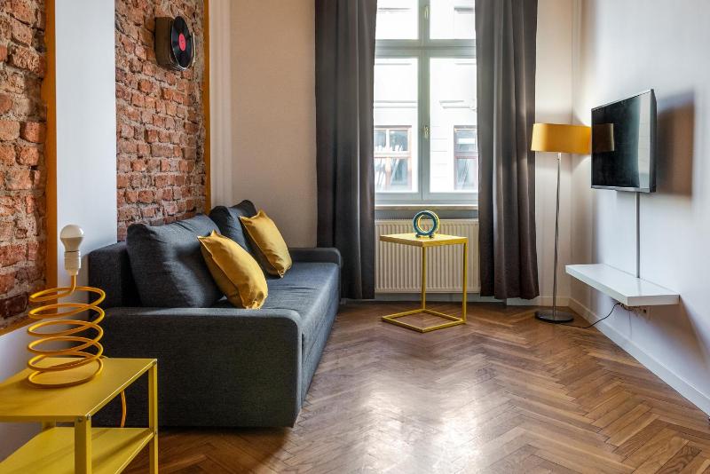 One-Bedroom Apartment with air condition and balcony image 3