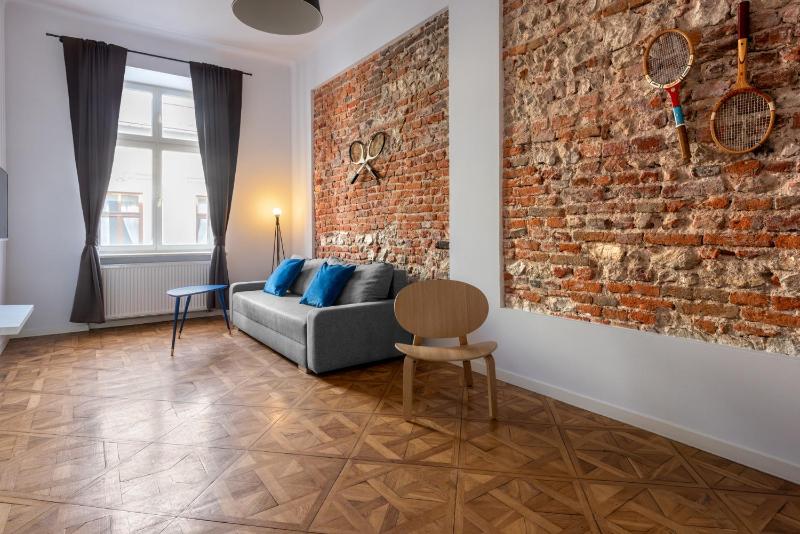 One-Bedroom Apartment with air condition and balcony image 3