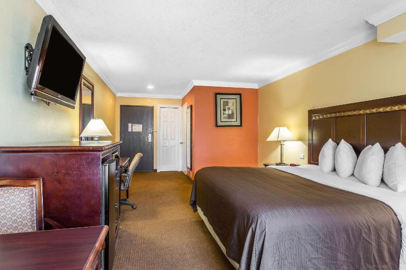 Standard Room, 1 King Bed, Non Smoking image 3