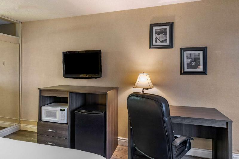 Standard King Room - Non-Smoking  image 3