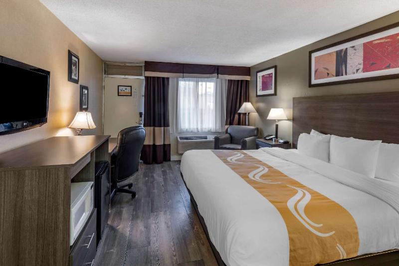 Standard King Room - Non-Smoking  image 3