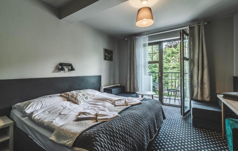 Deluxe Double Room with Balcony image 2
