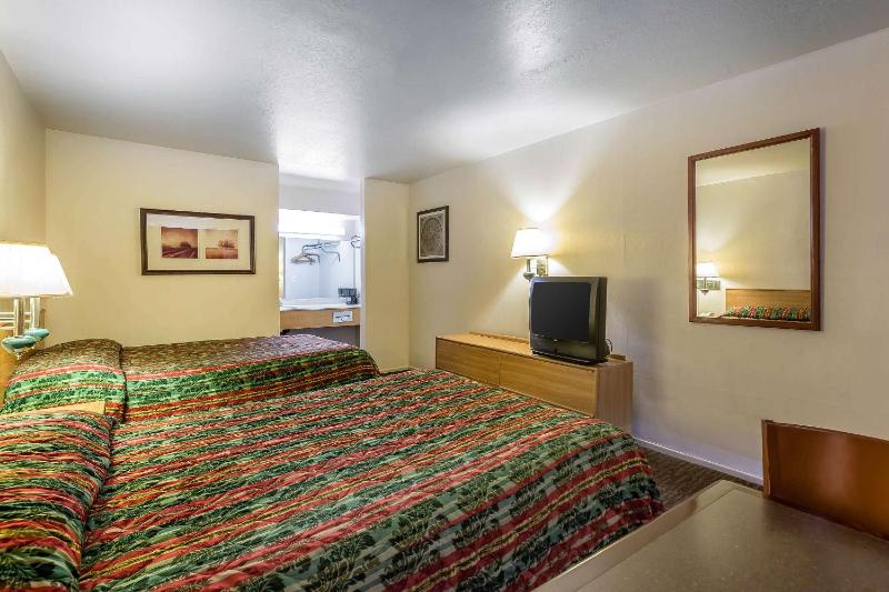 Two Full Beds Non-Smoking image 2