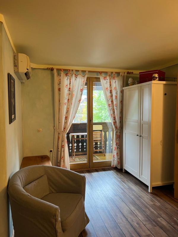 King Suite with Balcony image 3