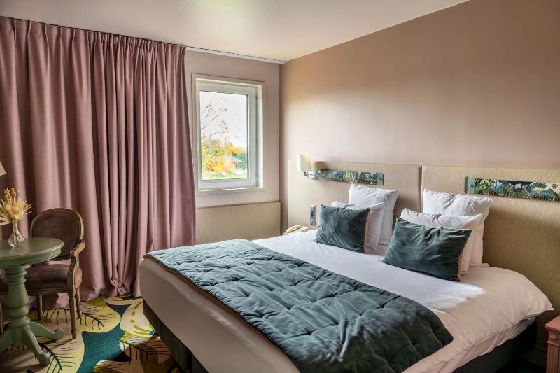 Classic Double Room image 3