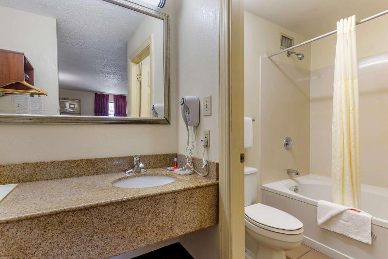 King Room with Whirlpool - Non-Smoking image 2