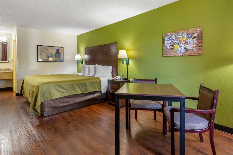King Room with Whirlpool - Non-Smoking image 4