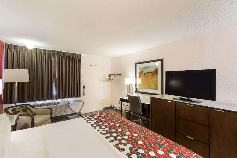 King Room - Non-Smoking image 2
