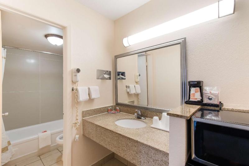 Double Room with Two Double Beds - Non-Smoking image 3