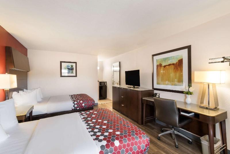 Double Room with Two Double Beds - Non-Smoking image 3