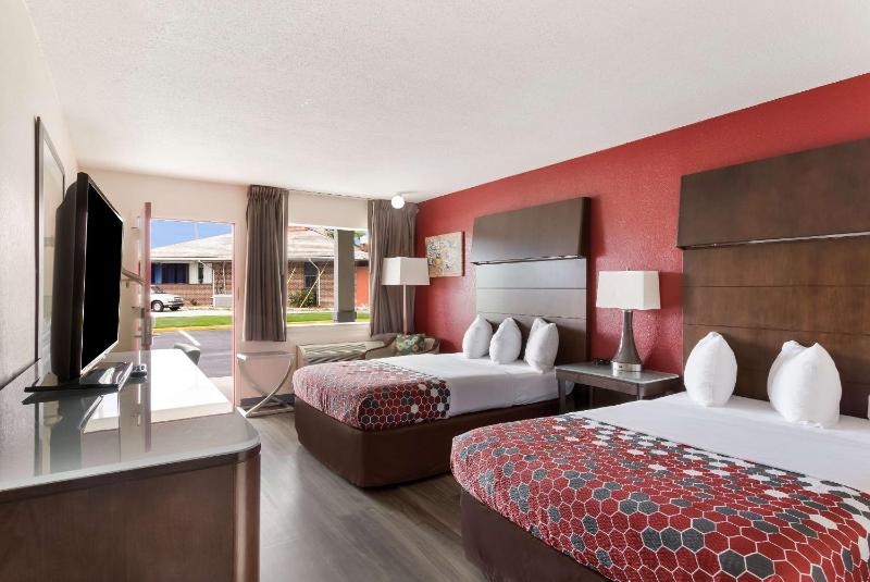 Double Room with Two Double Beds - Non-Smoking image 2